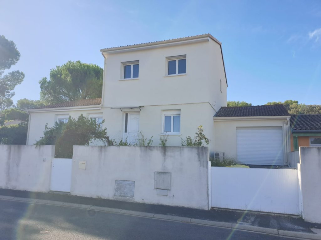 Agrandissement de maison latérale en ossature bois par Madu Charpente dans l'Hérault